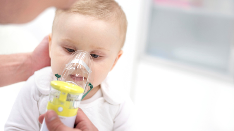 לאילו סיבוכים מצוקה נשימתית אצל תינוקות עלולה לגרום בהעדר טיפול מהיר